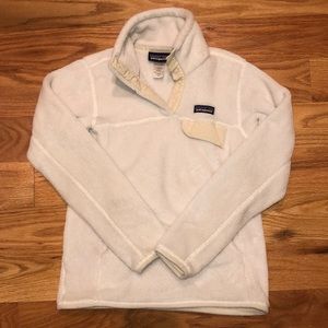 Patagonia white women’s Snap-T pullover